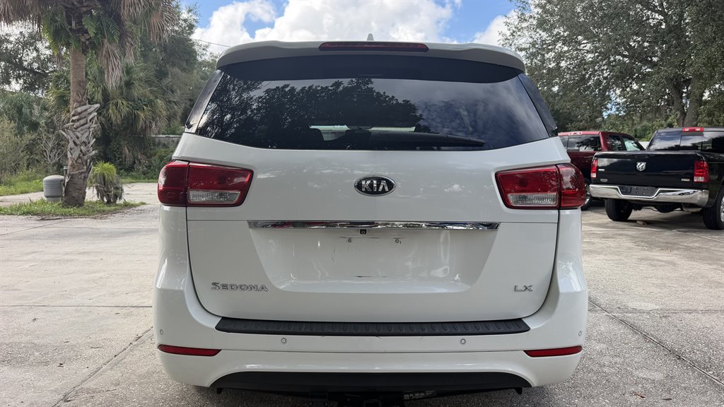 2016 Kia Sedona LX - Photo 6