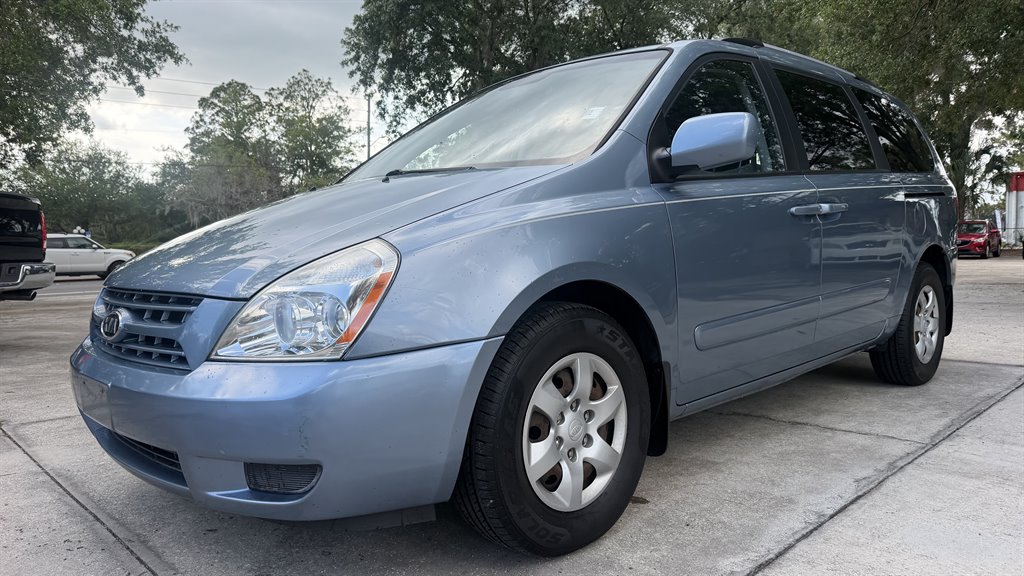 2010 Kia Sedona LX's photo